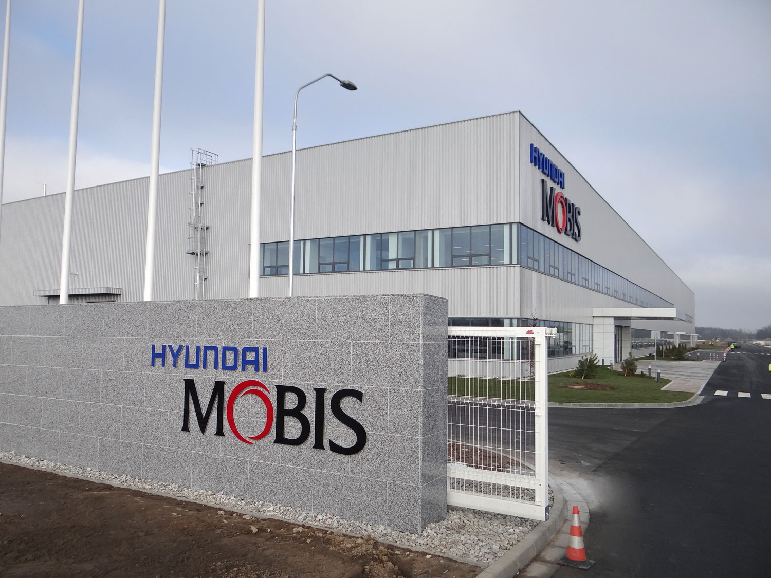 mobis_lamp_shop_cz_battery_assembly_mosnov